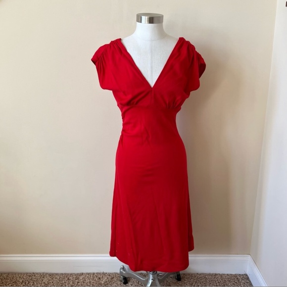 Diane Von Furstenberg Dresses & Skirts - Diane Von Furstenberg red v-neck cocktail dress 339